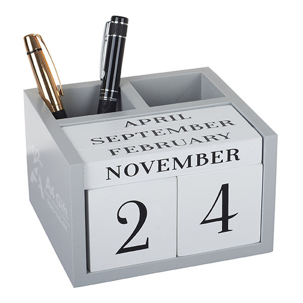 מעמד שולחני עם תאריכון קוביות