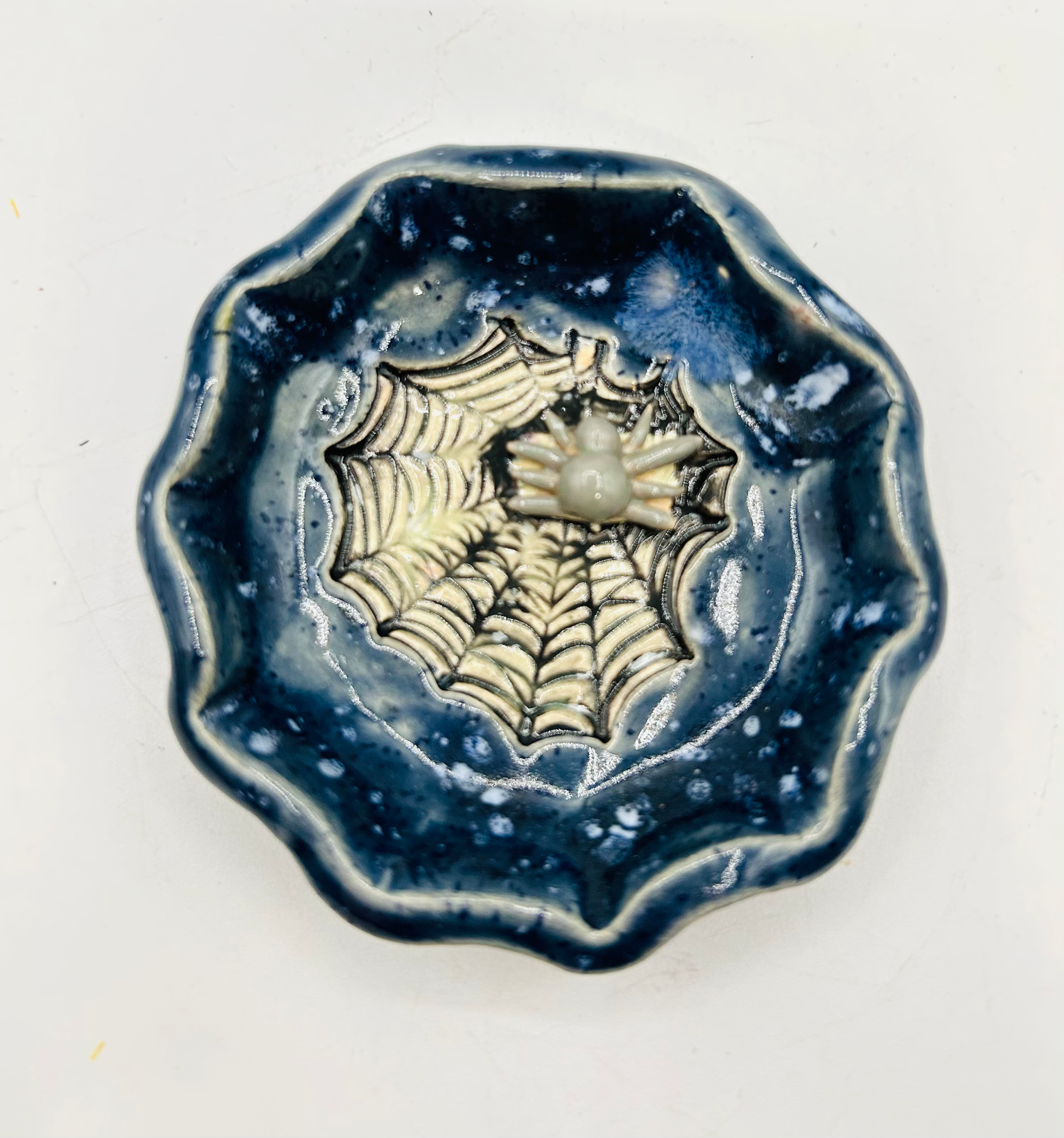 Spider web tray 