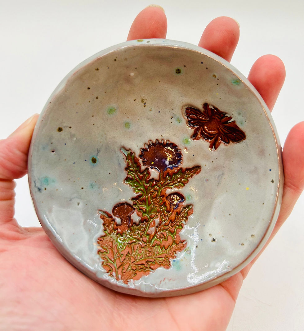 Thumbnail: Bee with flower trinket dish