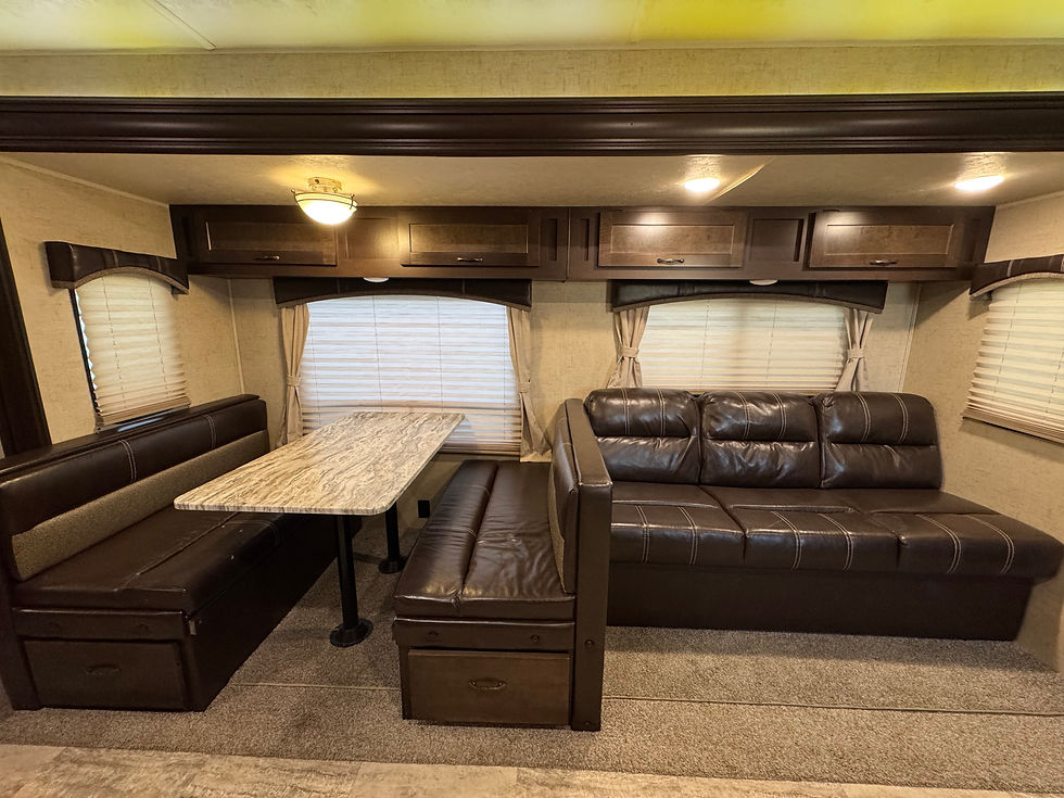 Miniatura: 2019 EAST TO WEST 27K2D