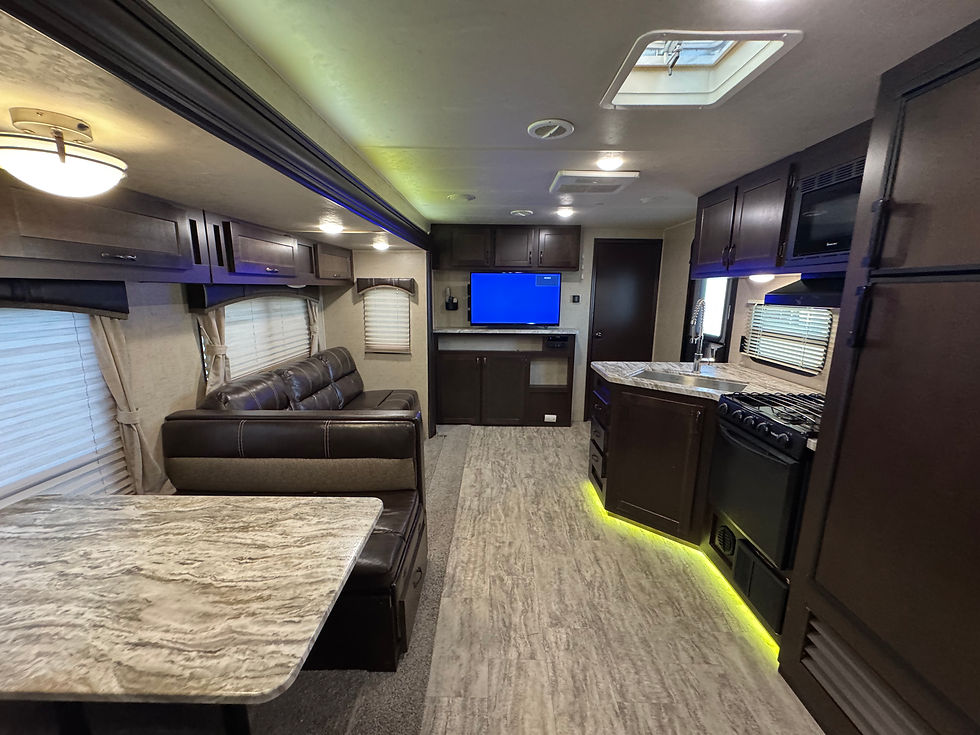 Miniatura: 2019 EAST TO WEST 27K2D