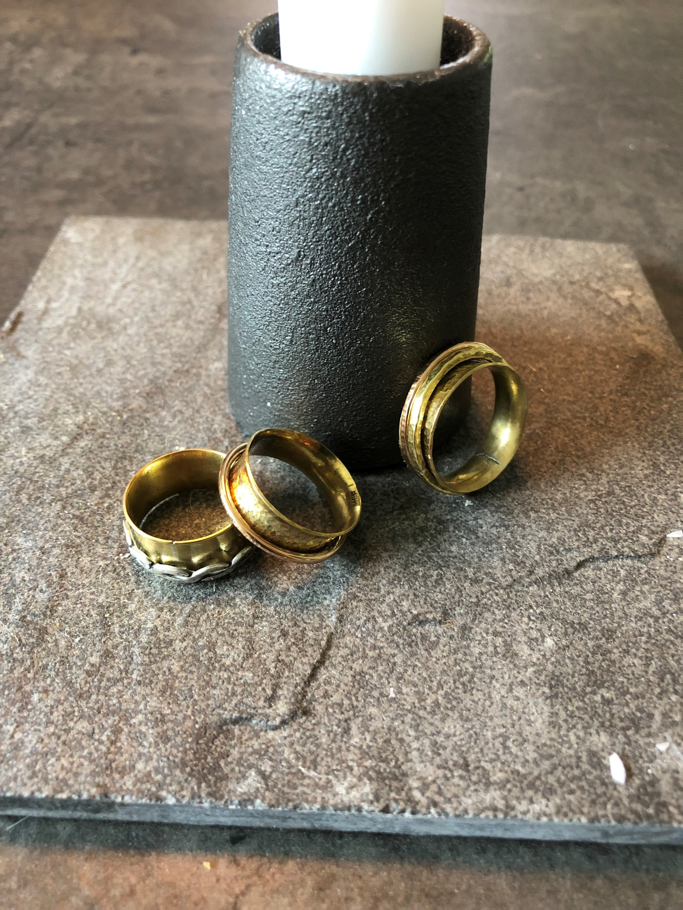 Spinners. Jag gör olika varianter i silver, brons och mässing.