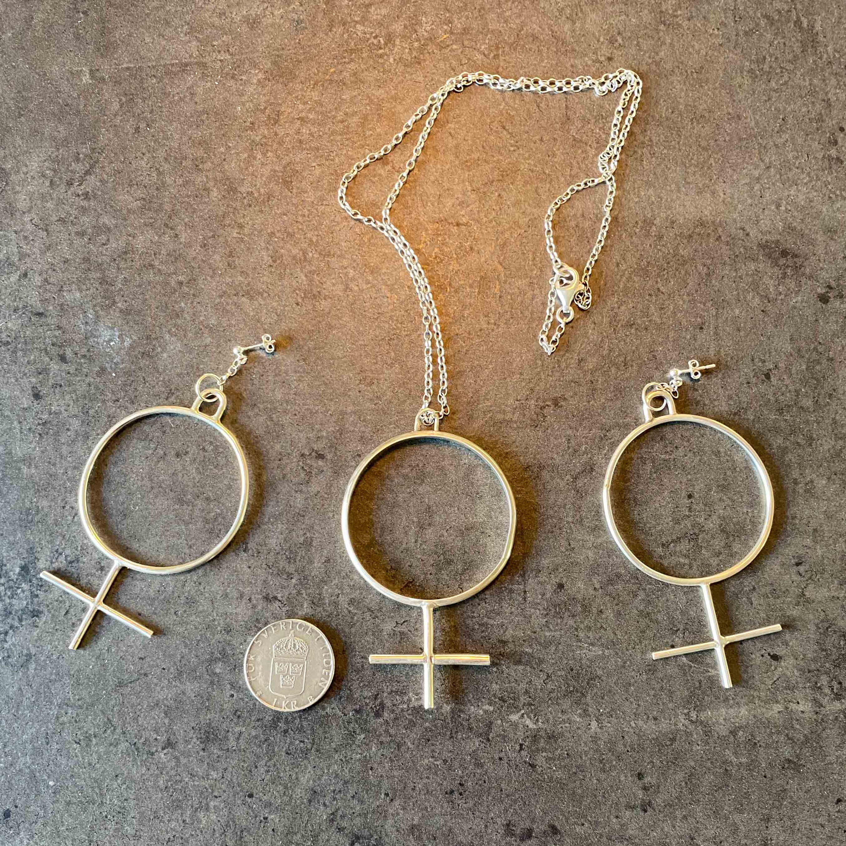 Feminista - Örhängen och halsband