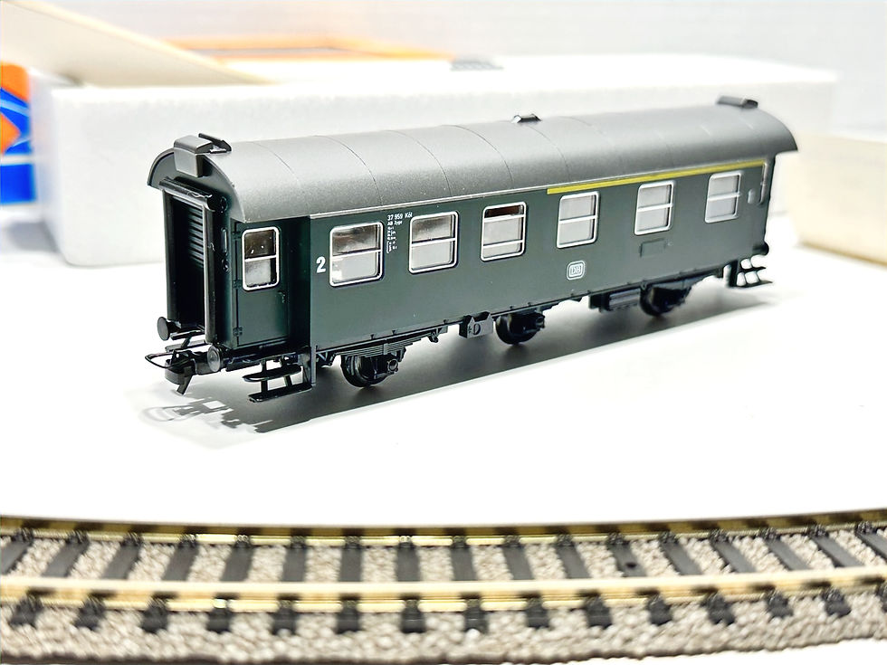 Прев'ю: Roco 4215 -short passenger wagen 1/2 Cl., KKK, excellent, boxed
