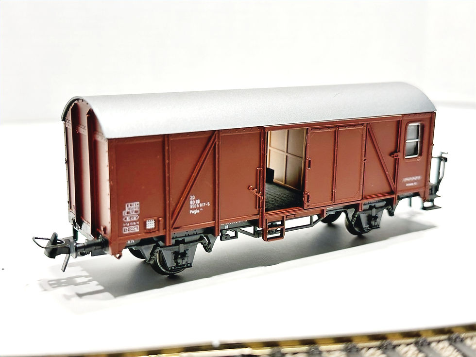 Thumbnail: Roco freight wagen, AC, w/ sliding doors, very good