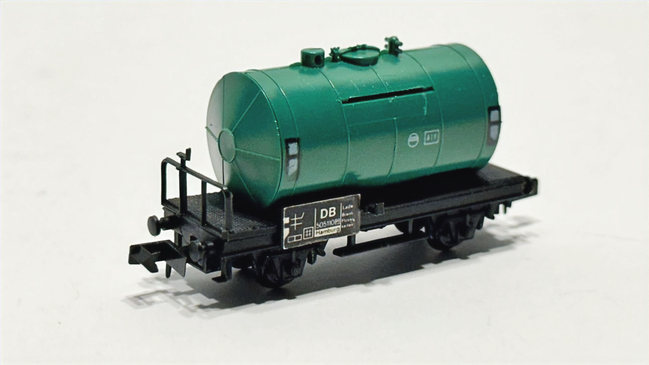 Arnold 4522 -2ax tank wagen BP, good