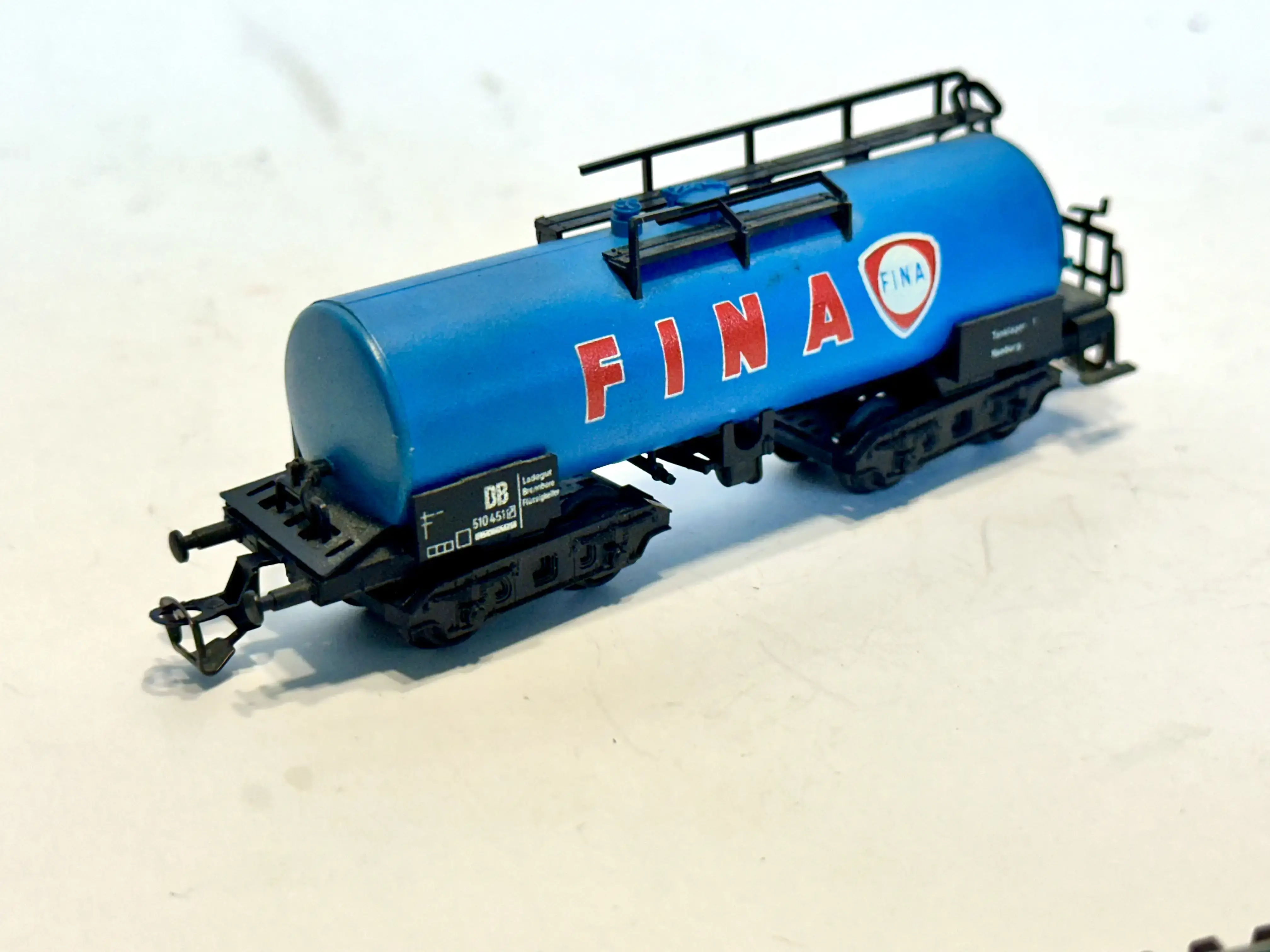 BTTB 5411 - 4ax FINA Tank Kesselwagen, good