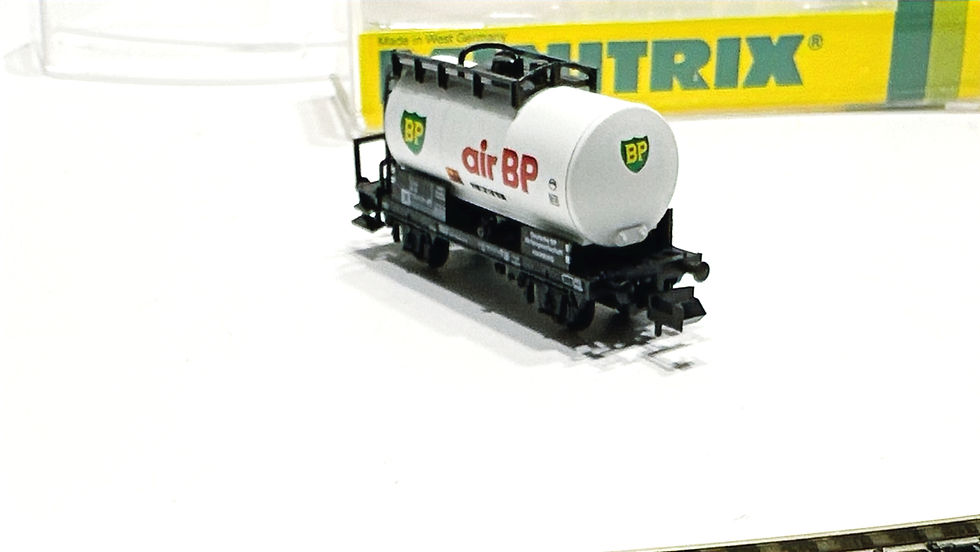 Miniatură: Minitrix 13548 -2ax Tank wagen AIR BP, excellent, boxed