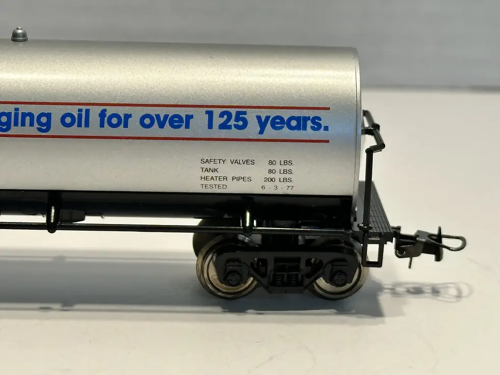 Miniatură: Mehano 54584 - 4ax Tank wagen "Mobil Oil", excellent