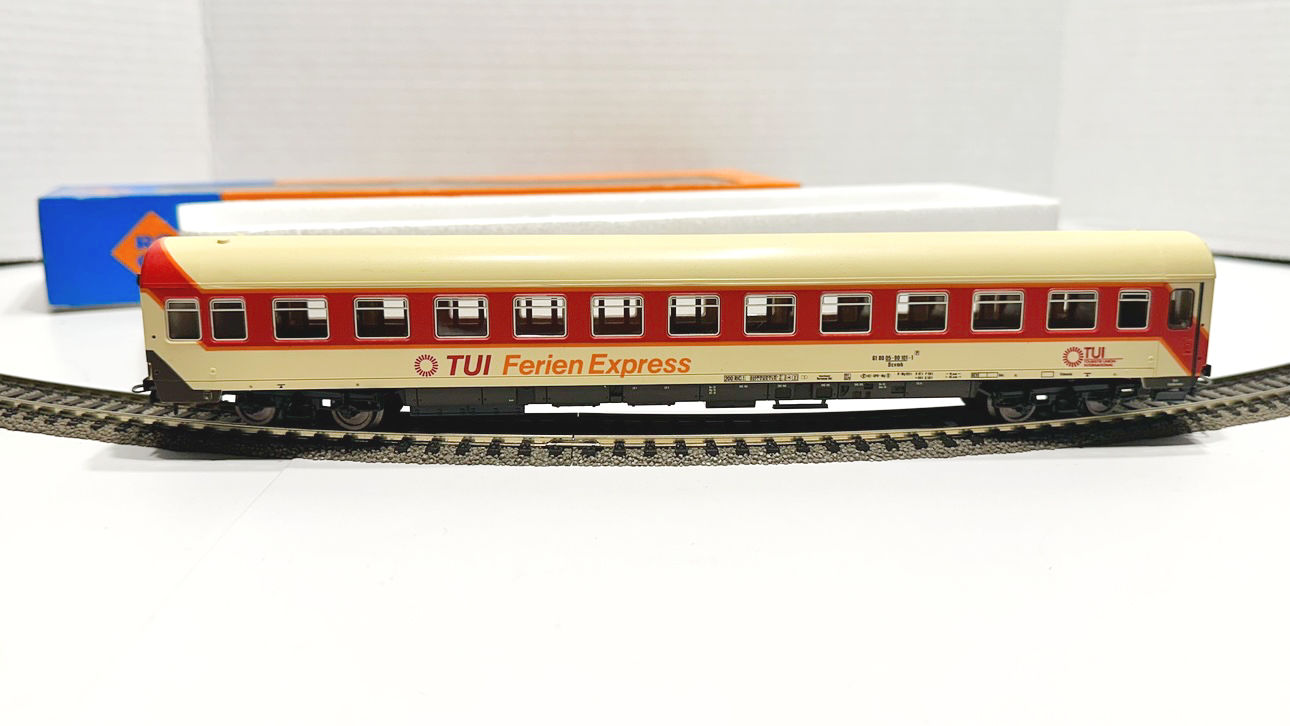 Roco 44281 -- 4ax TUI passenger wagen, KKK, excellent, boxed