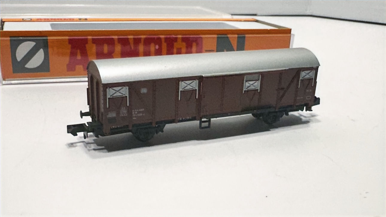 Arnold 4420 freight w/sliding doors, excellent, boxed