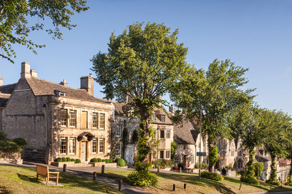 Cotswold stone houses in the village of Burford, Oxfordshire, England.