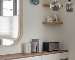 本序設計 鴻柏悅光 客廳 展示櫃 597南洋黃杉 W507珍珠白 玻璃層板 玻璃門片 (6).jpg