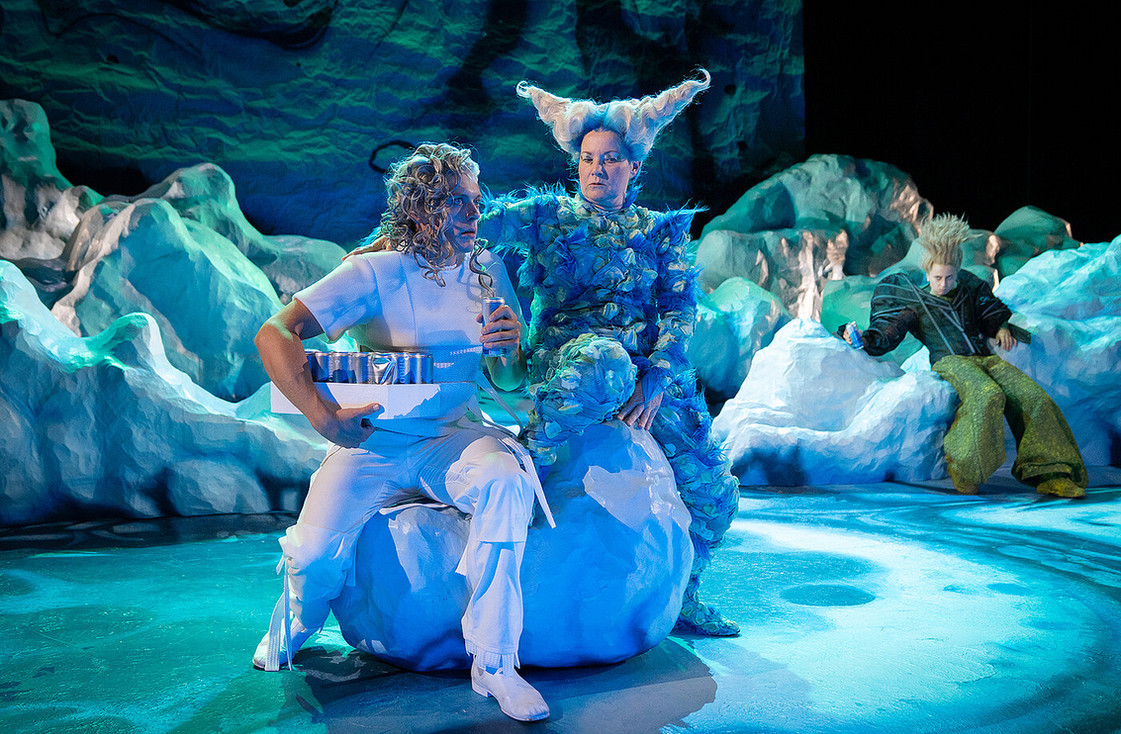 Szene aus „Der Sturm“ von William Shakespeare unter der Regie von Ebri Tartici Borchers am Oldenburgischen Staatstheater