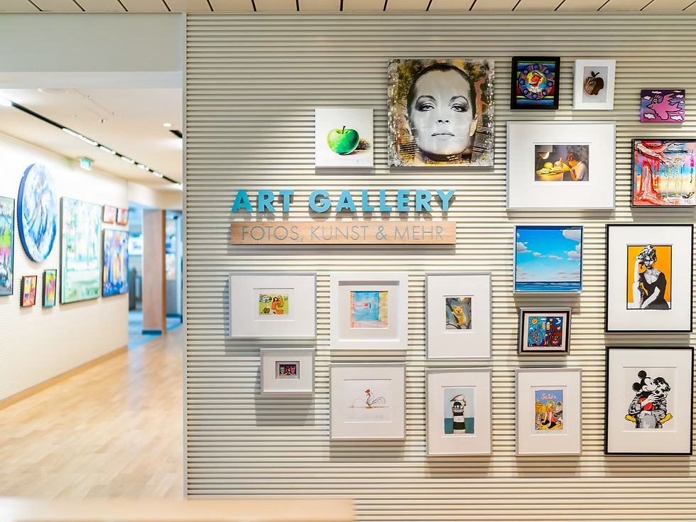 Bild einer Kunstgalerie an Bord eines AIDA-Kreuzfahrtschiffs