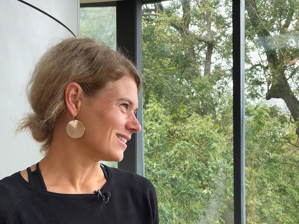 Portrait von Nora Hecker, Dramaturgin von WALD am Oldenburgischen Staatstheater in Oldenburg
