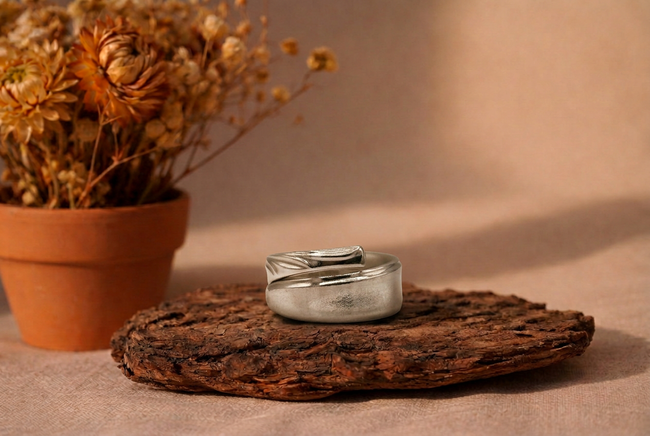 Ring aus einem versilberten Kaffeelöffel Stiel