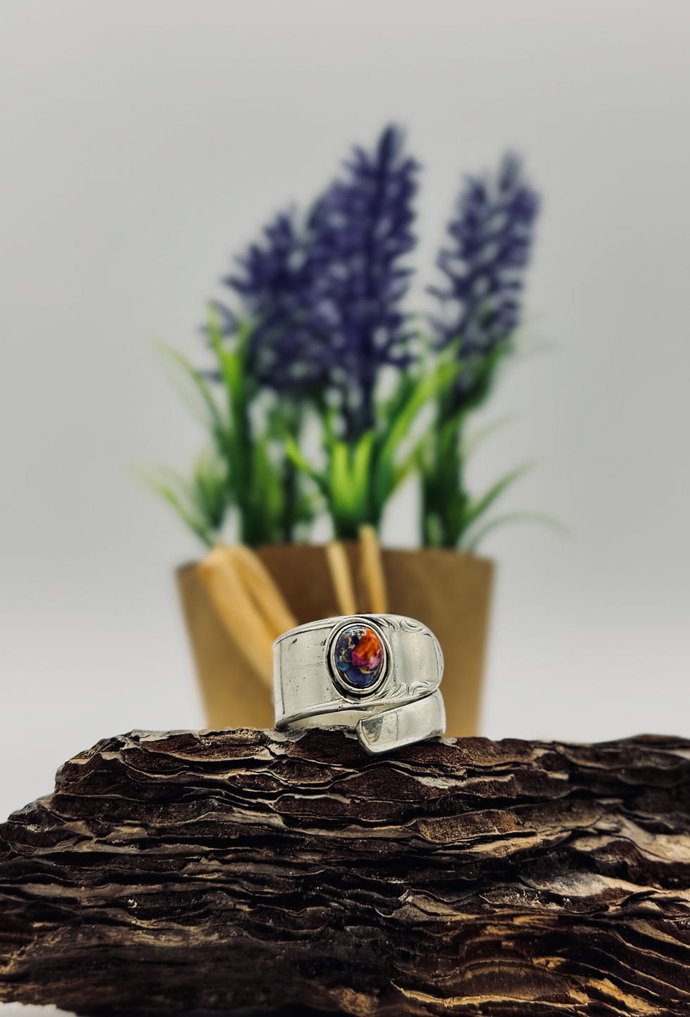 Ring aus einem versilberten Kaffeelöffel Stiel mit einem Dahlia Türkis