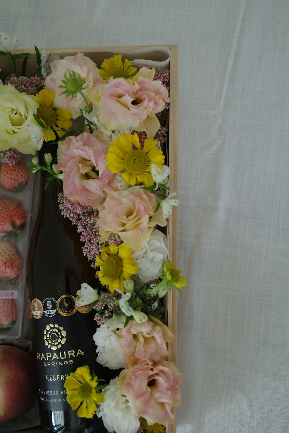 Thumbnail: Blooms & fruits gift box