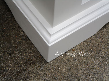 close up photo of the molding detail on a NH made storage bench