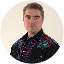 барабанщик улыбается