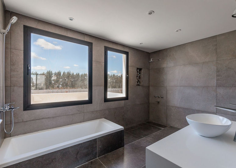11-2023-04-18 baño suite 2.jpeg