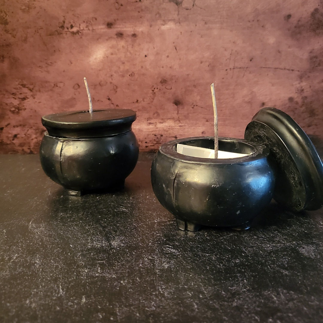 Loadable Black Cauldron Figure Candle