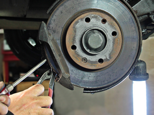 La Importancia de Revisar el Sistema de Frenos en Climas Lluviosos