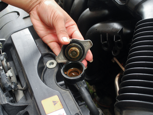 Evita el Sobrecalentamiento en el Tráfico Matutino