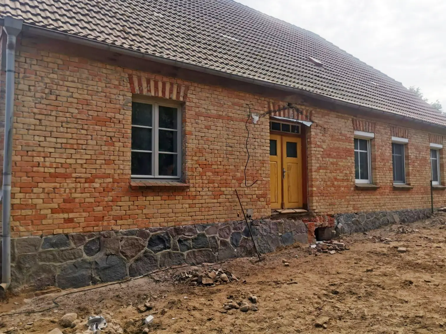 Ziegelfassade von Bauernhaus nach Sandstrahlen
