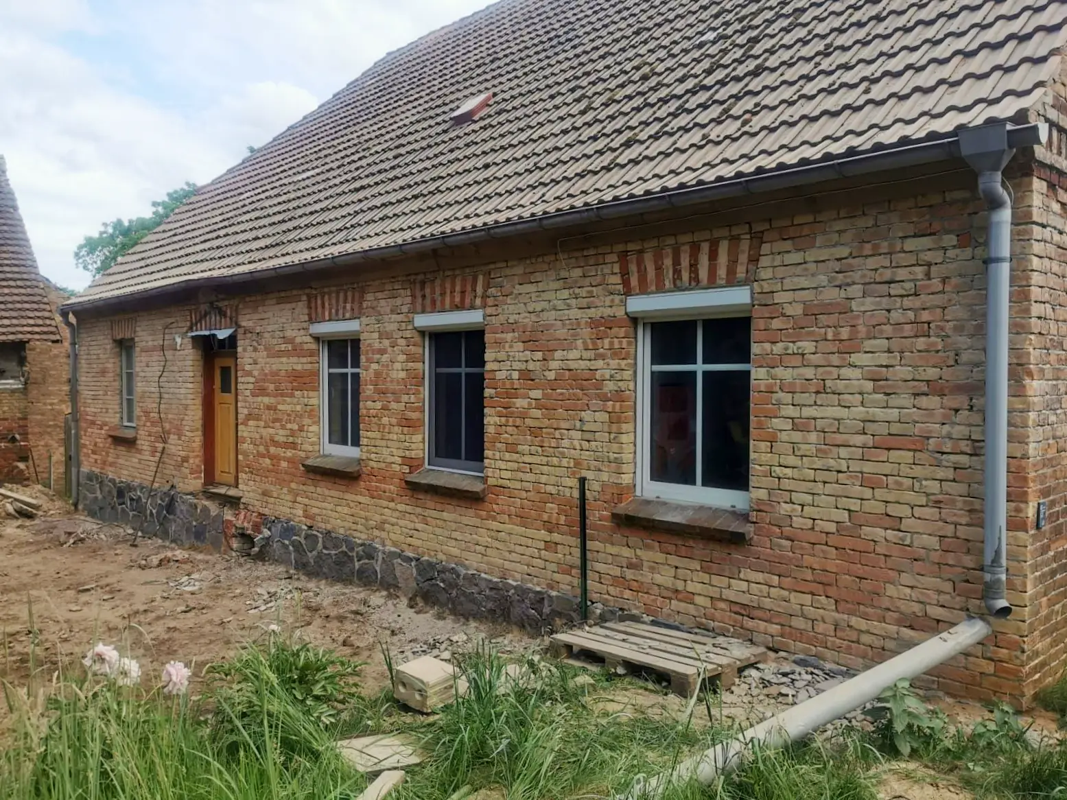 Ziegelfassade von Bauernhaus nach Sandstrahlen