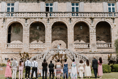 The newlyweds make their entrance on the south esplanade ©La Rue des Madeleines