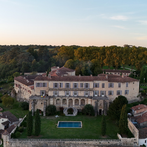 La façade sud du Château de Poudenas