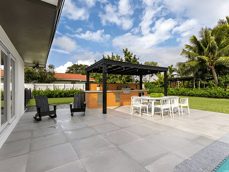 outdoor studio room