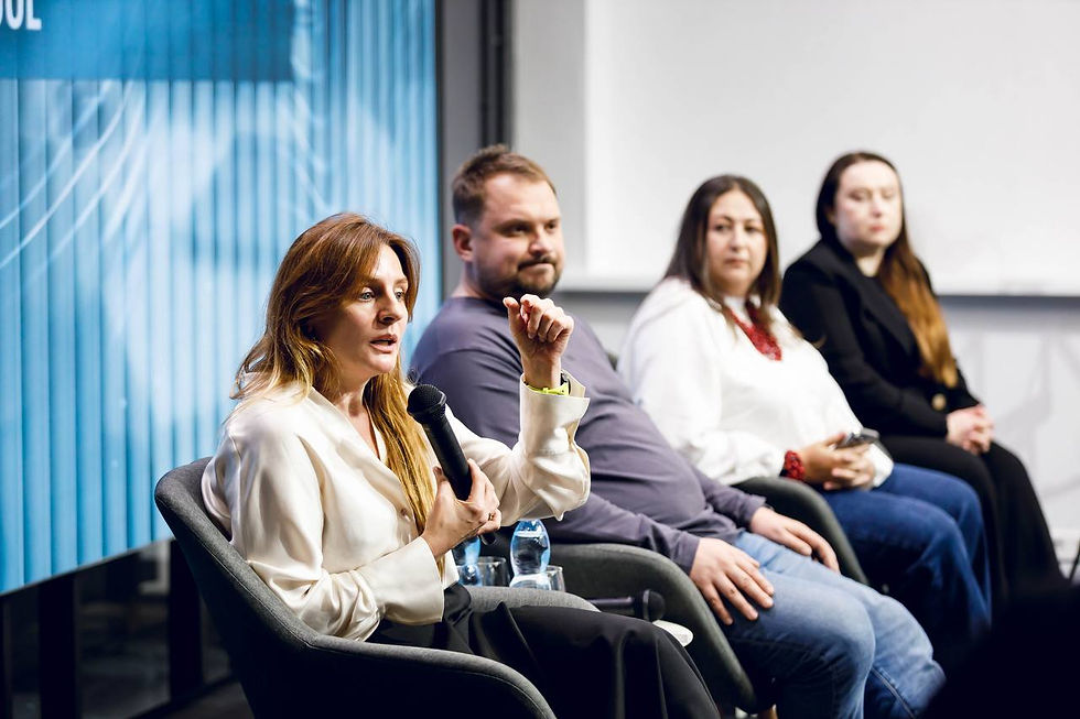 Наталія Теряхіна виступає на панельній дискусії серед спікерів