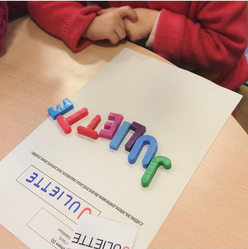 papier à lettres de maternelle avec alphabet