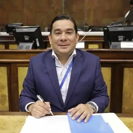 EC | Compra de La Posta y Radio Centro por parte de asambleísta alterno, Luis Alvarado Campi, genera interrogantes