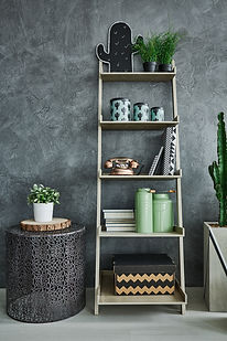 Mur et étagère gris