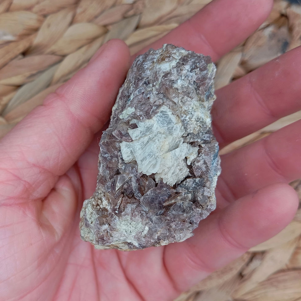 Miniature : Axinite
