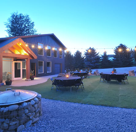 Firepit and Lawn Area and Entrance in the Area.jpg