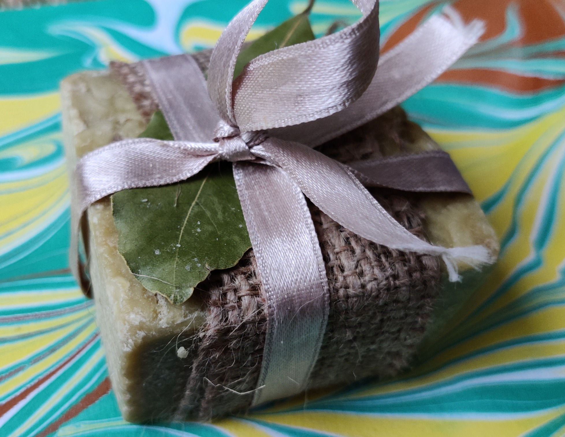 Ambachtelijk zeep met 60% laurierolie en 40% olijfolie