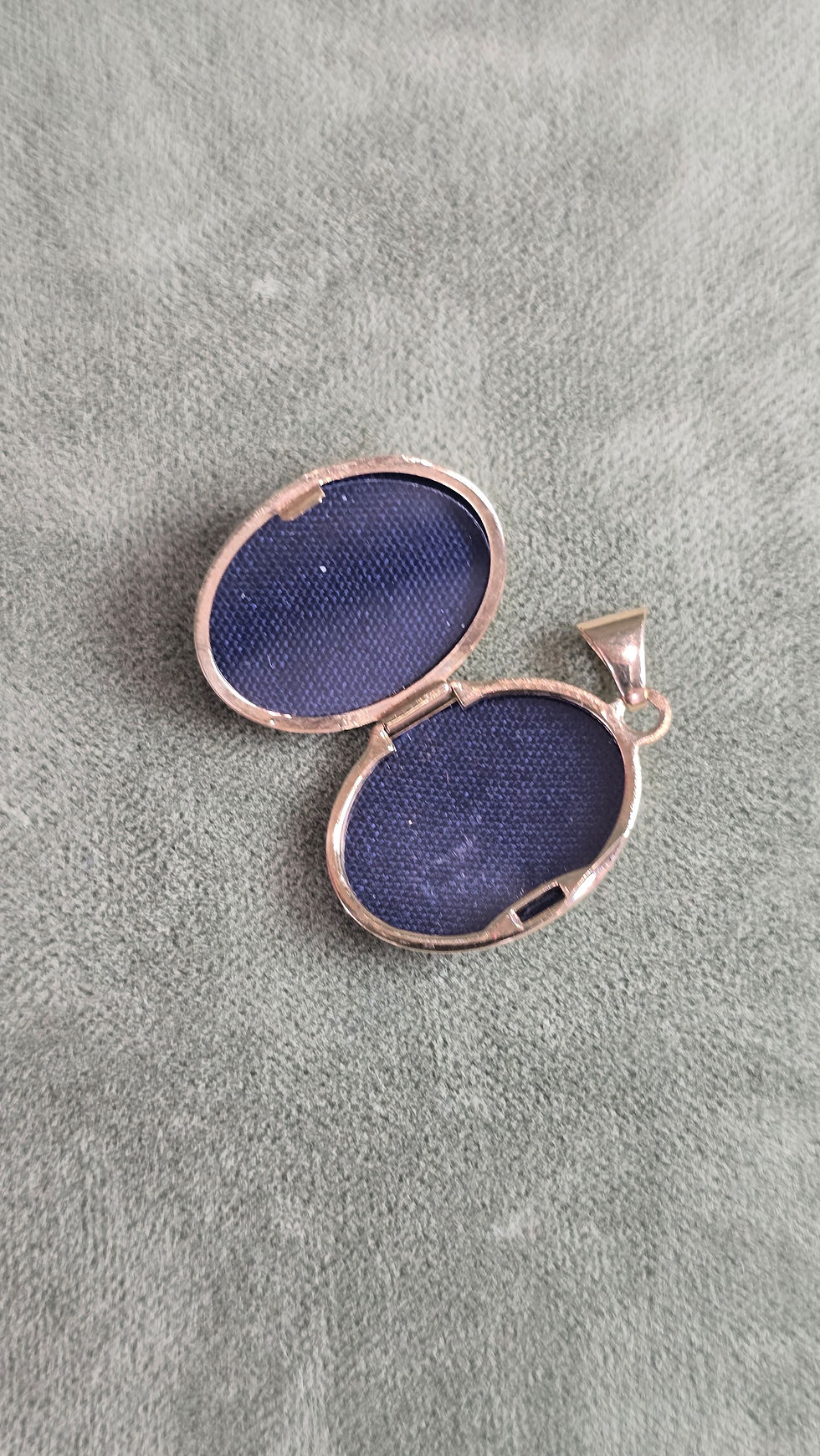 Miniatura: Estate Shell Dolphin Oval Locket