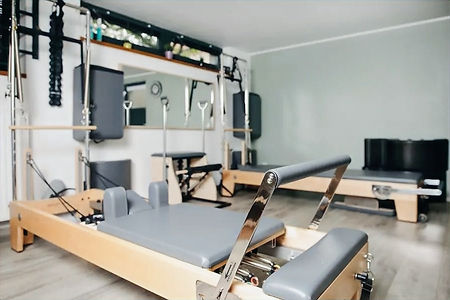 Machine Pilates Reformer dans un Studio de Pilates à Luxembourg - 1_edited.jpg
