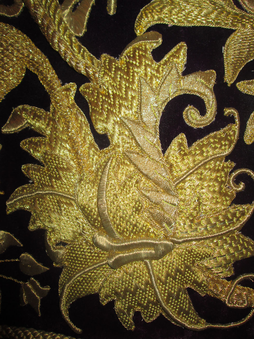 Miniatura: Saya y fajín Bordados en Oro