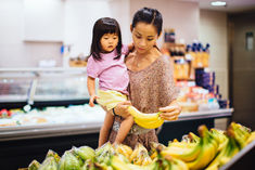 ArbG Siegburg, 26.06.2024 - 3 Ca 286/24: Verschimmeltes Obst in der Frischtheke kein Grund für Kündigung des stellvertretenden Filialleiters eines Discounters