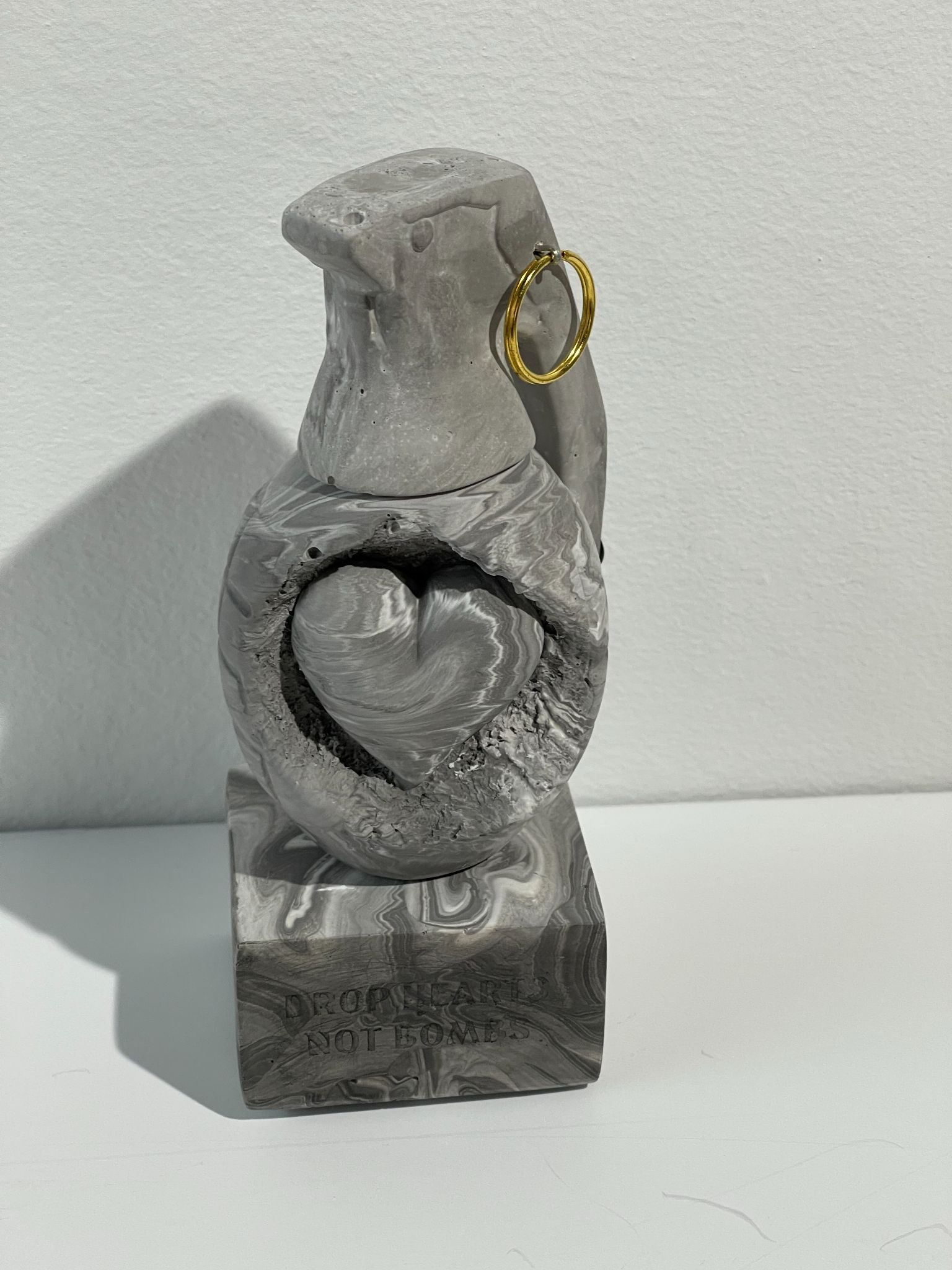 Snek artwork Love Bomb in gold and concrete ceramic original from Miva Fine Art Gallery in Sweden