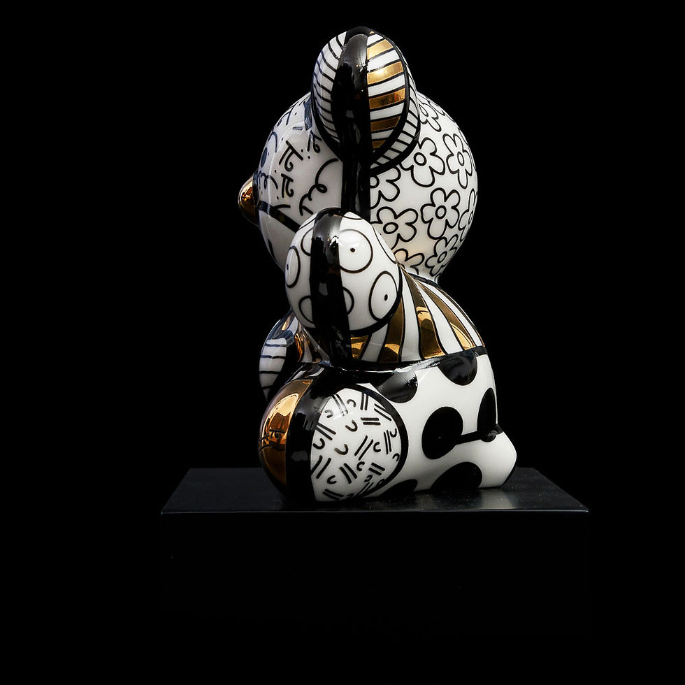 Truly Yours Porcelain sculpture in gold and white made by Goebel designer Romero Britto shown at Miva Fine Art Gallery Sweden