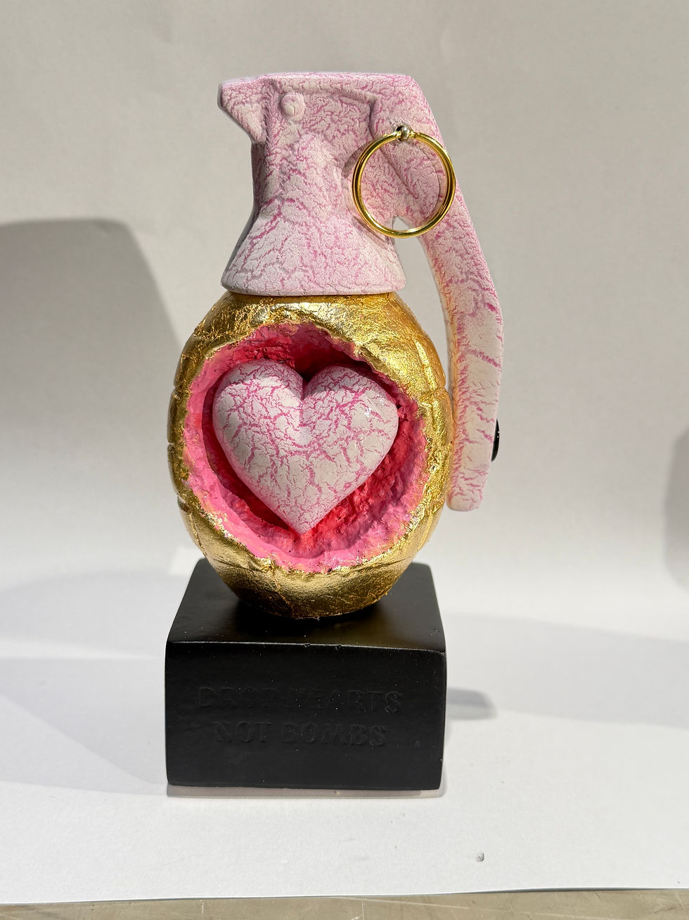 Snek artwork Love Bomb in gold and pink ceramic original from Miva Fine Art Gallery in Sweden
