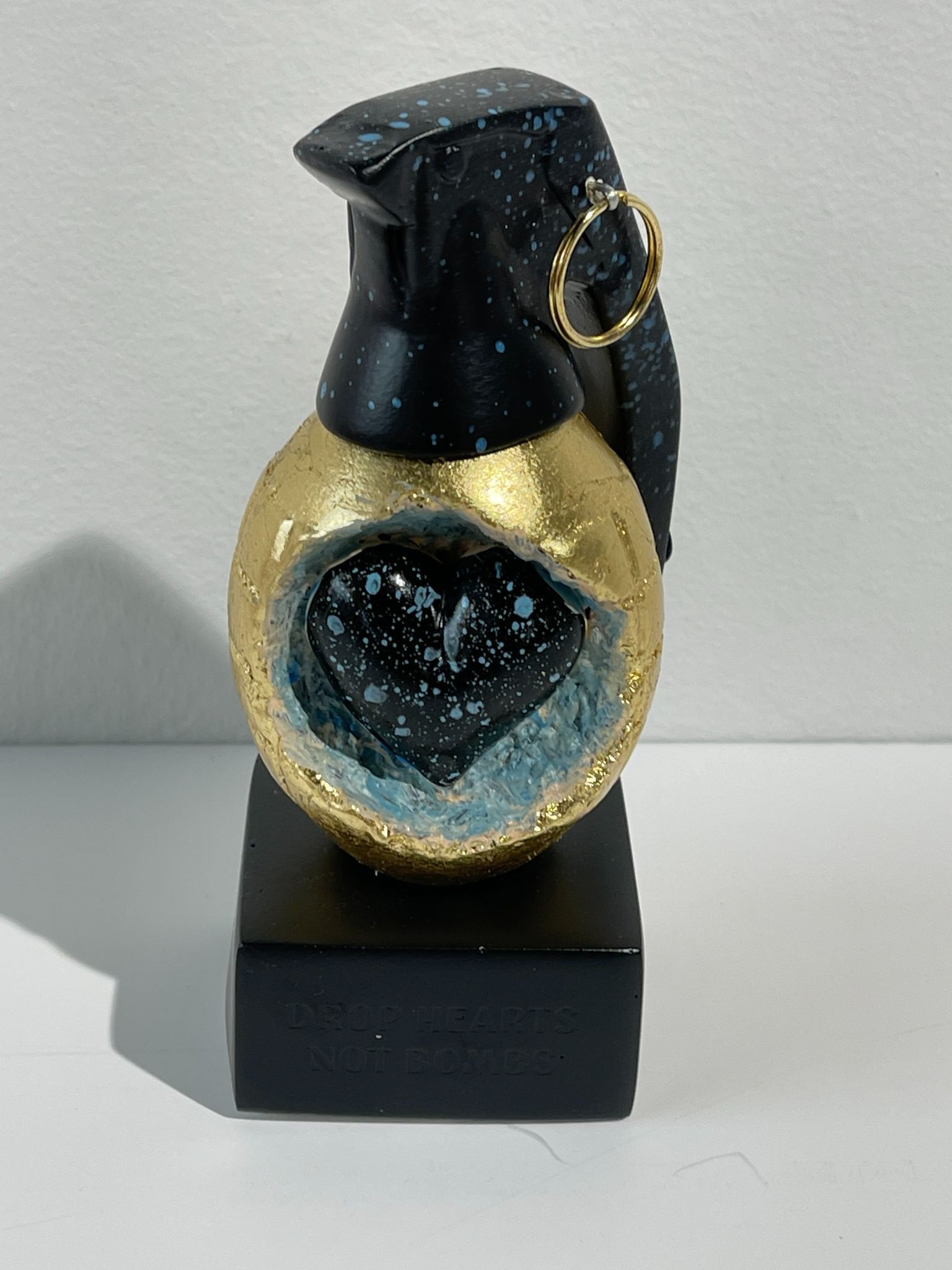 Snek artwork Love Bomb in gold and gold ceramic original from Miva Fine Art Gallery in Sweden