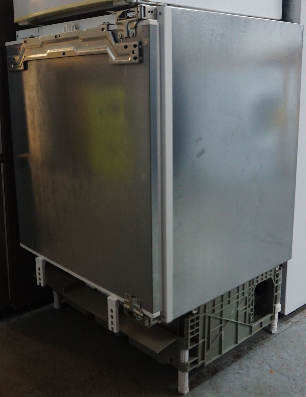 Thumbnail: Bosch Serie 6 KUR15A50GB Built-In Under Counter Fridge – White